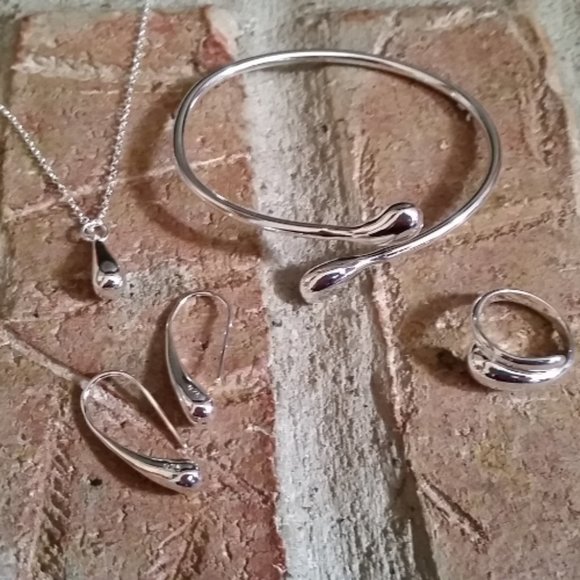 Silver Bella 4 pc Jewelry Set - Picture 1 of 4